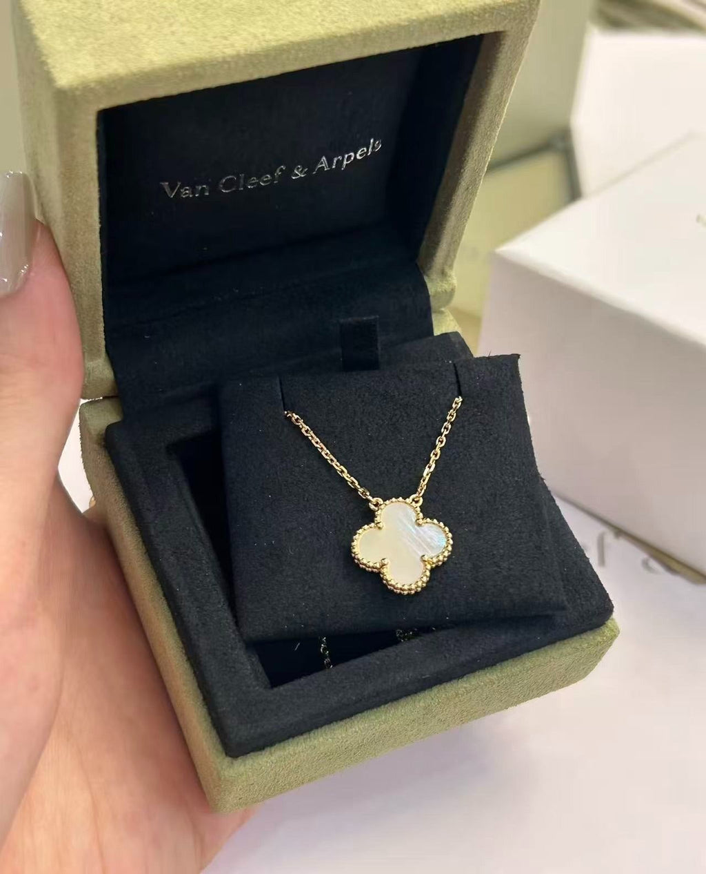 Van Cleef Collar white fullset
