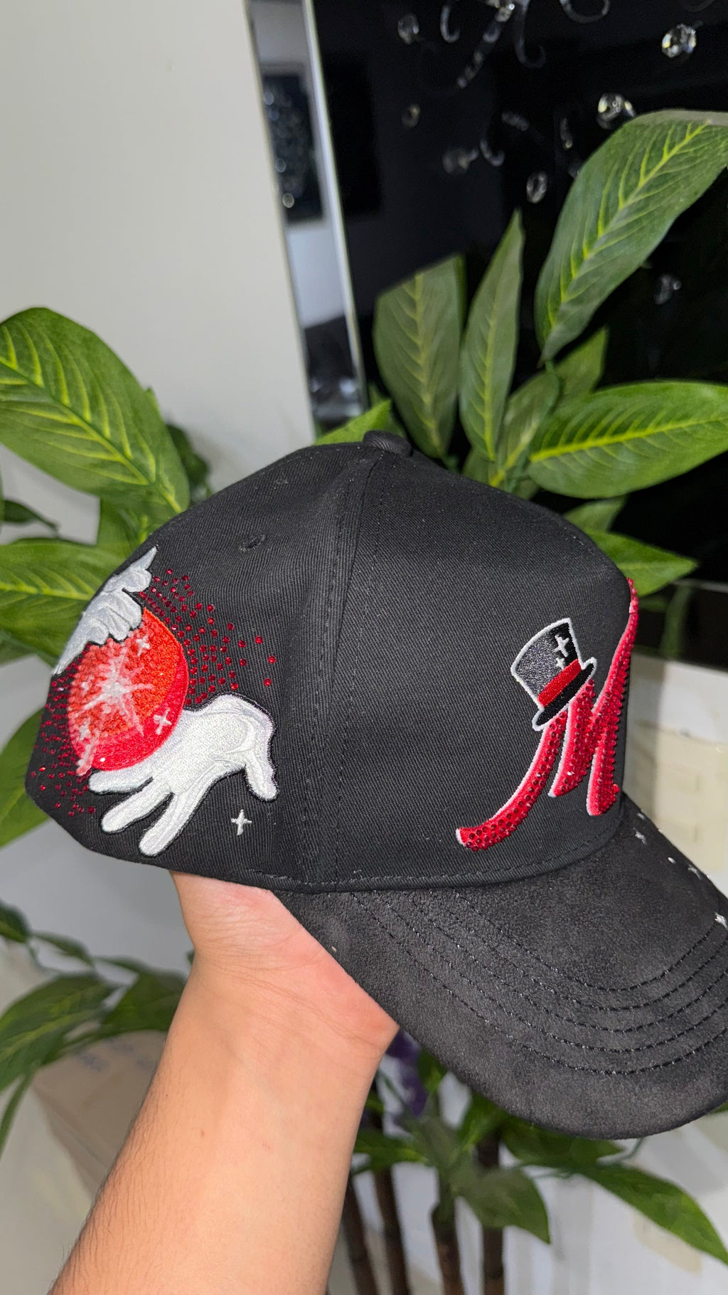31 Hats “Magic Red”