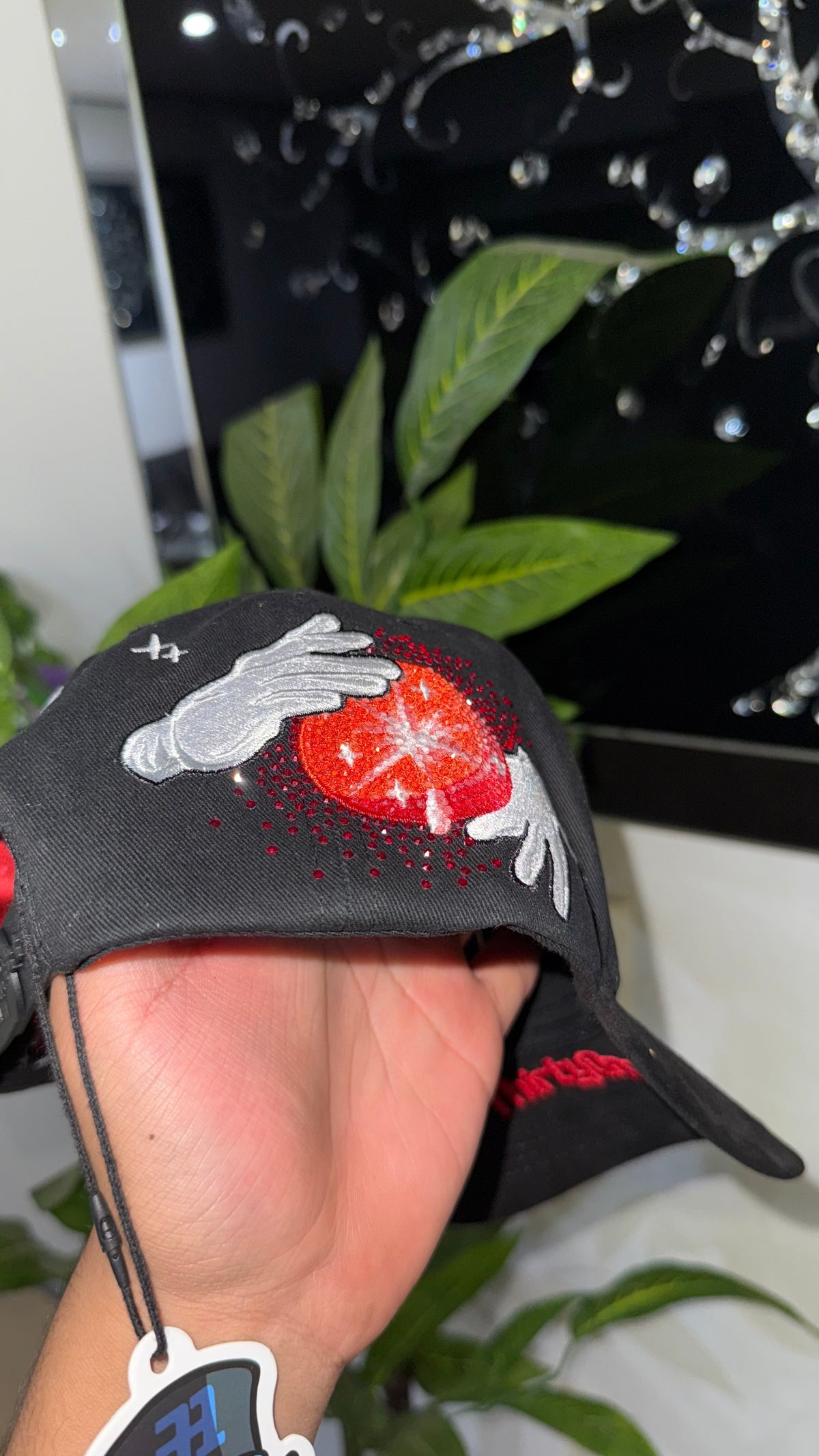 31 Hats “Magic Red”