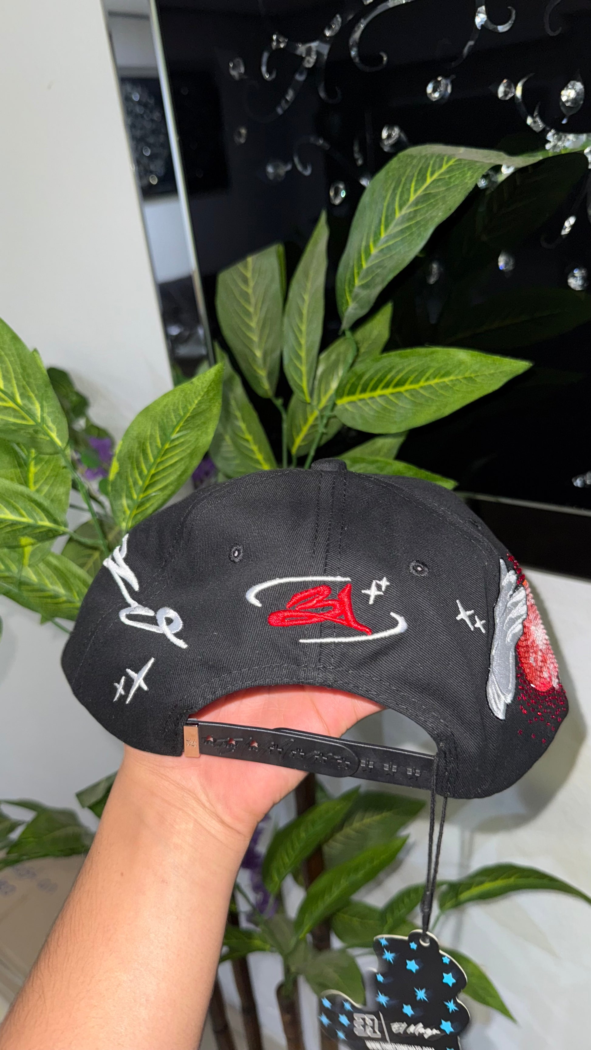 31 Hats “Magic Red”