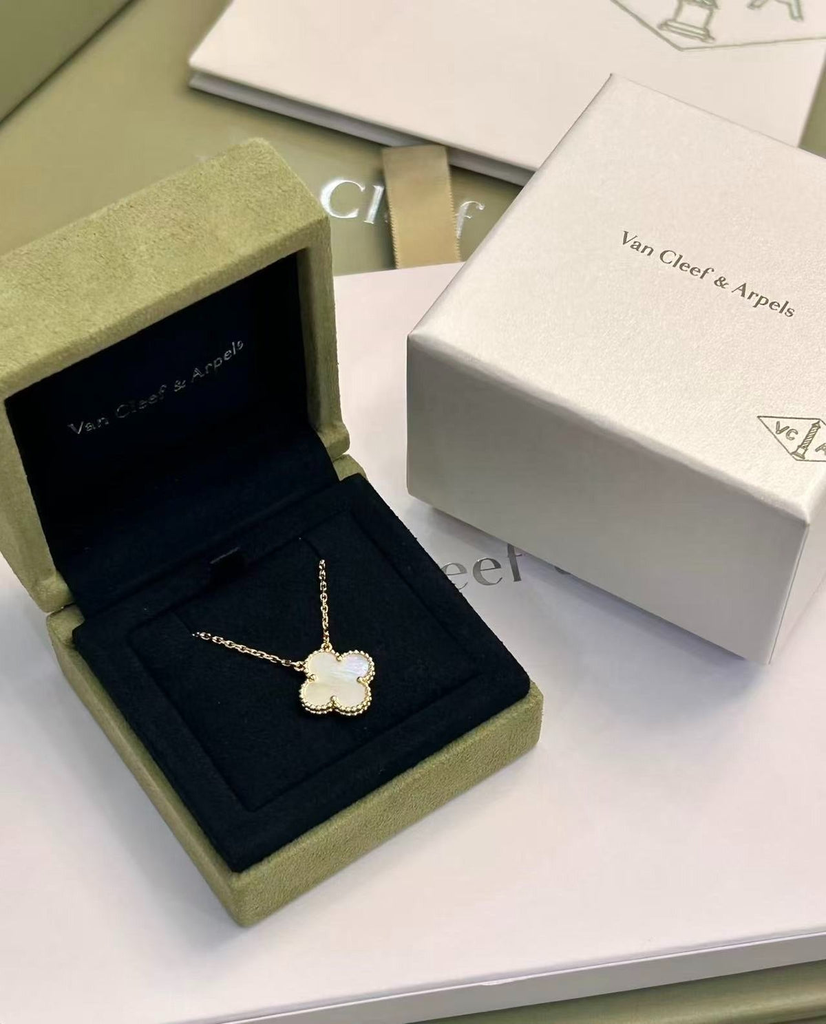 Van Cleef Collar white fullset