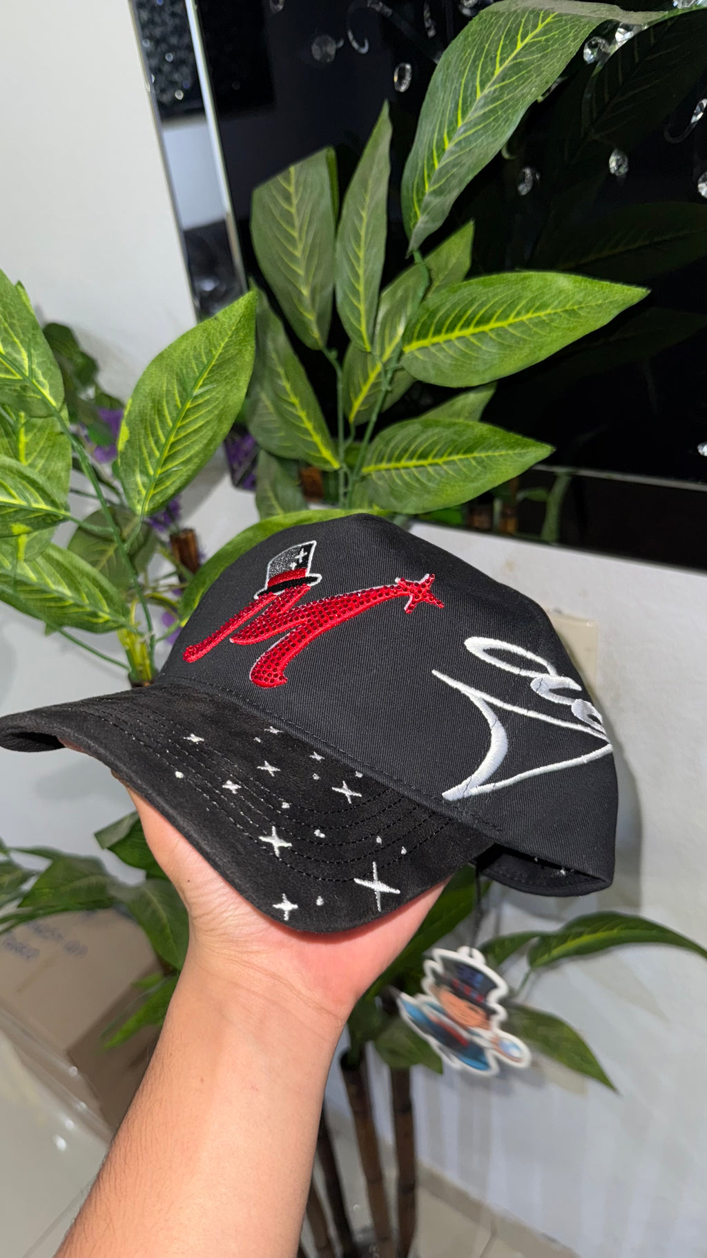 31 Hats “Magic Red”